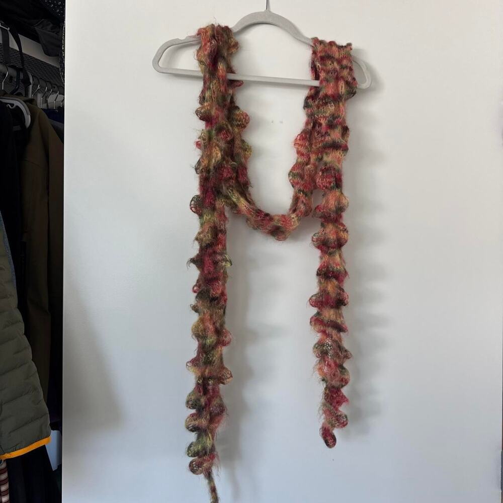 Textured ruffle scarf - Picture 3 of 4